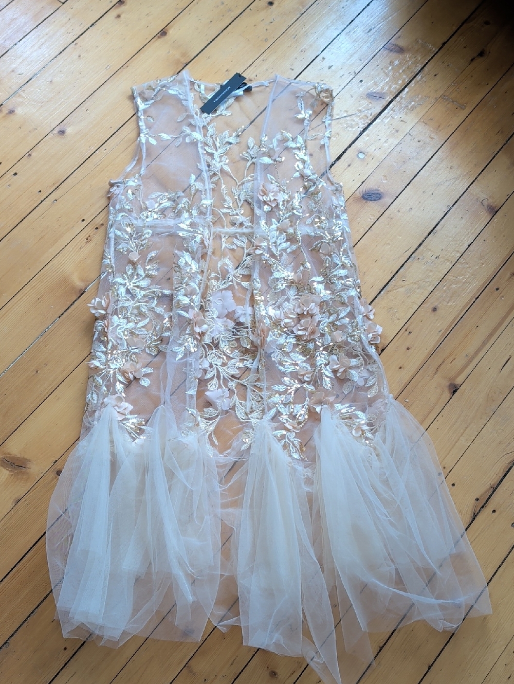 BCBG Maxazria Champagne Floral Applique Tulle Party Dress Cover, OS